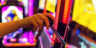 q333 slot အားကစားလောင်းကစားနှင့် ဘောလုံး